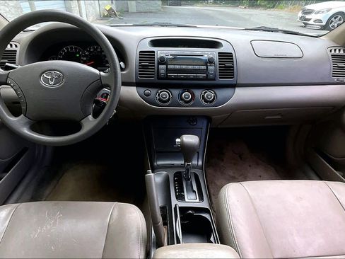 Used 2005 Toyota Camry LE FWD image 14
