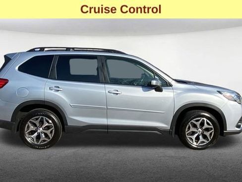 Used 2022 Subaru Forester Premium image 9