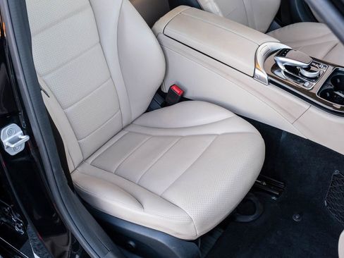 Used 2015 Mercedes-Benz C 300 Sedan image 27