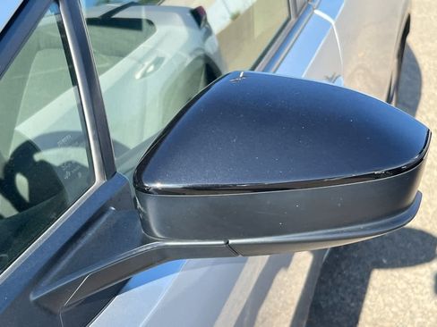 Used 2023 Toyota Prius LE FWD image 9
