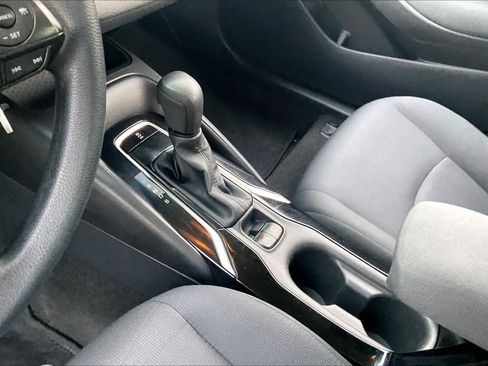 Used 2021 Toyota Corolla LE FWD image 13