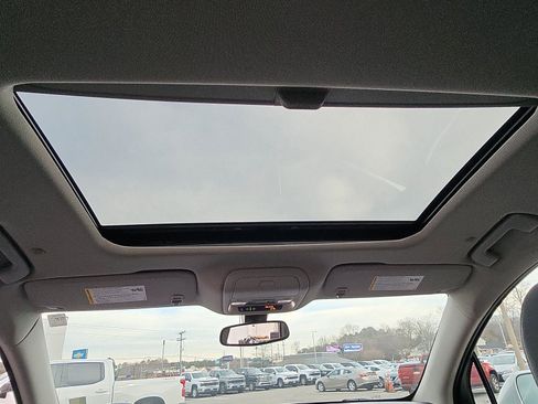 Used 2020 Buick Enclave Essence w/ Sound and Sites Package image 18