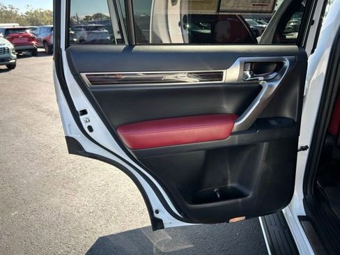 Used 2023 Lexus GX 460 Premium w/ Premium Package image 13
