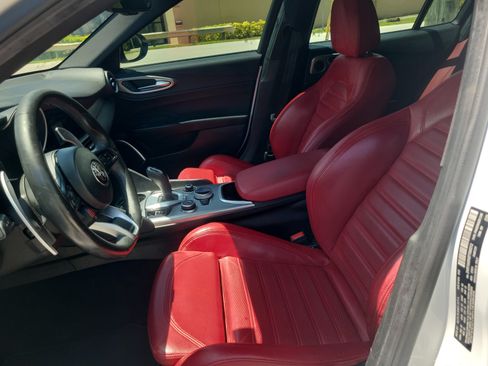 Used 2023 Alfa Romeo Giulia Veloce RWD image 15