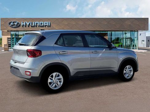 New 2026 Hyundai Venue SE image 8