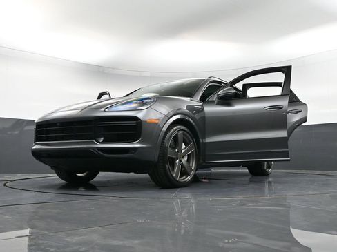 Certified 2021 Porsche Cayenne Turbo image 43