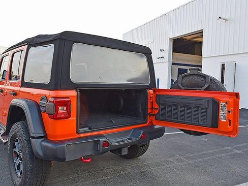 Used 2018 Jeep Wrangler Unlimited Rubicon w/ Dual Top Group image 34