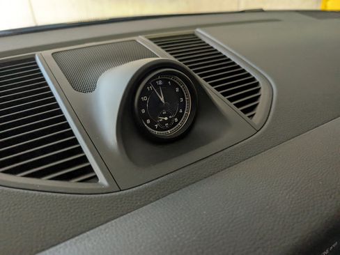 Used 2025 Porsche Macan image 33