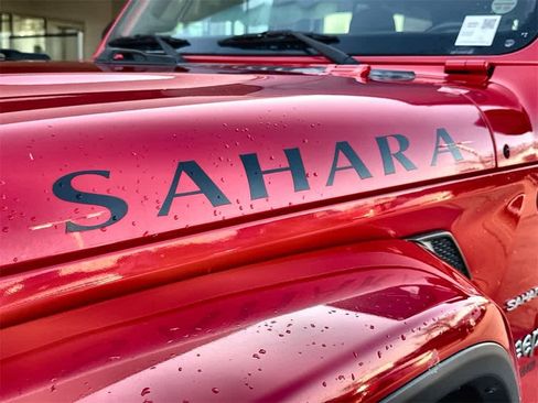 Used 2018 Jeep Wrangler Unlimited Sahara image 7