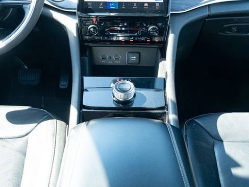 Certified 2023 Jeep Grand Cherokee Limited RWD image 32