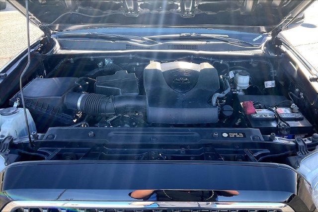 Used 2019 Toyota Tacoma TRD Sport w/ Technology Package AWD/4WD image 9