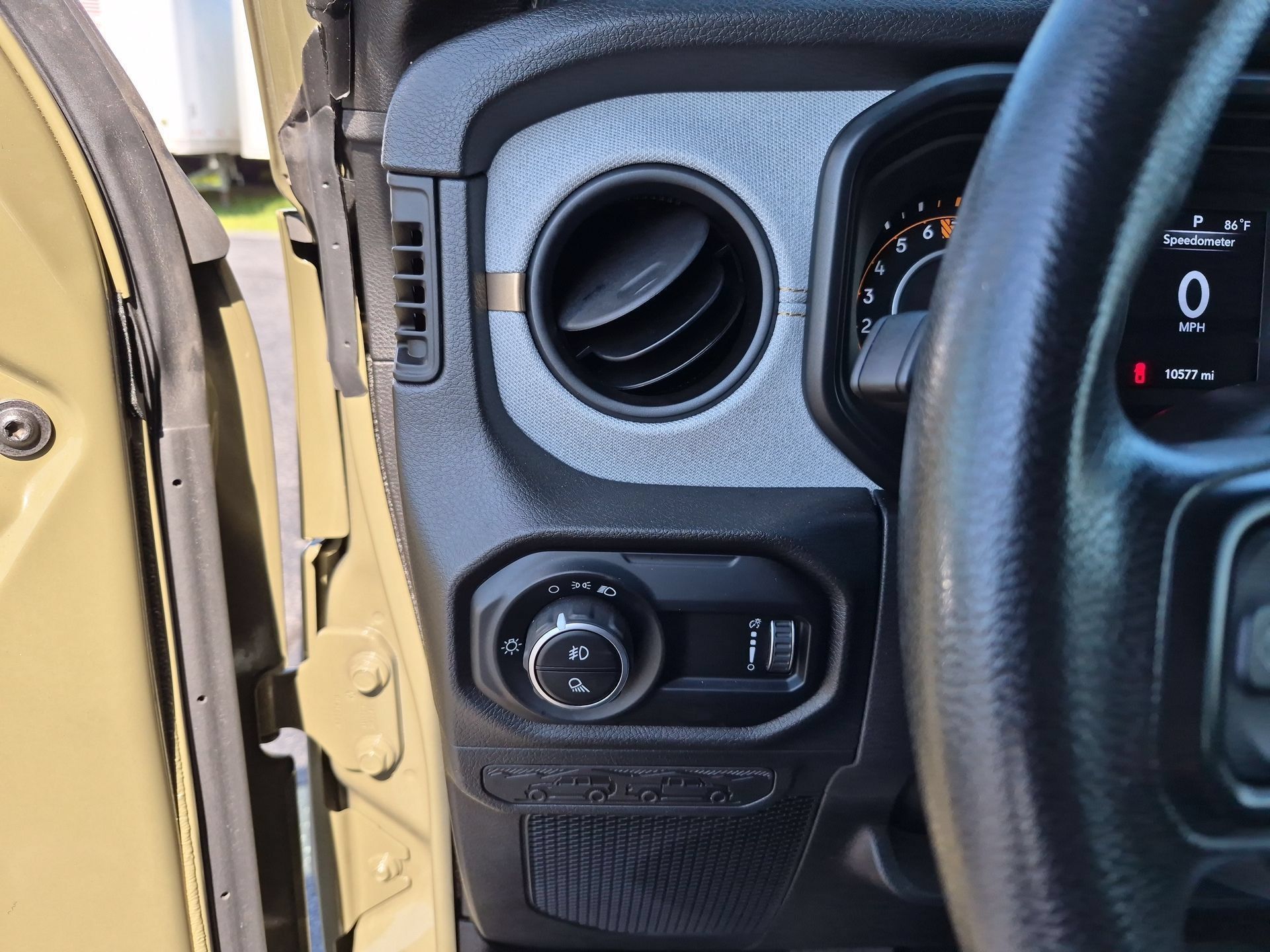 Used 2025 Jeep Gladiator Sport AWD/4WD image 17