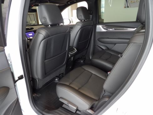 Used 2024 Cadillac XT6 Sport w/ LPO, Floor Liner Package AWD/4WD image 19