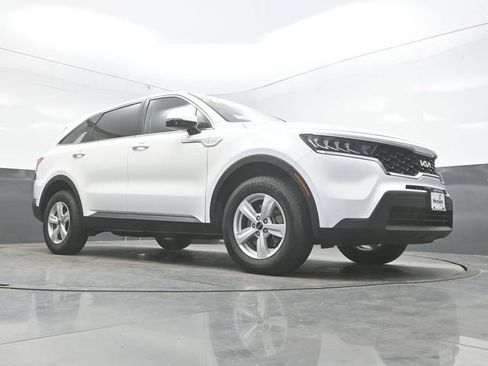 Used 2022 Kia Sorento LX image 28