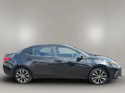 Used 2018 Toyota Corolla SE FWD image 4