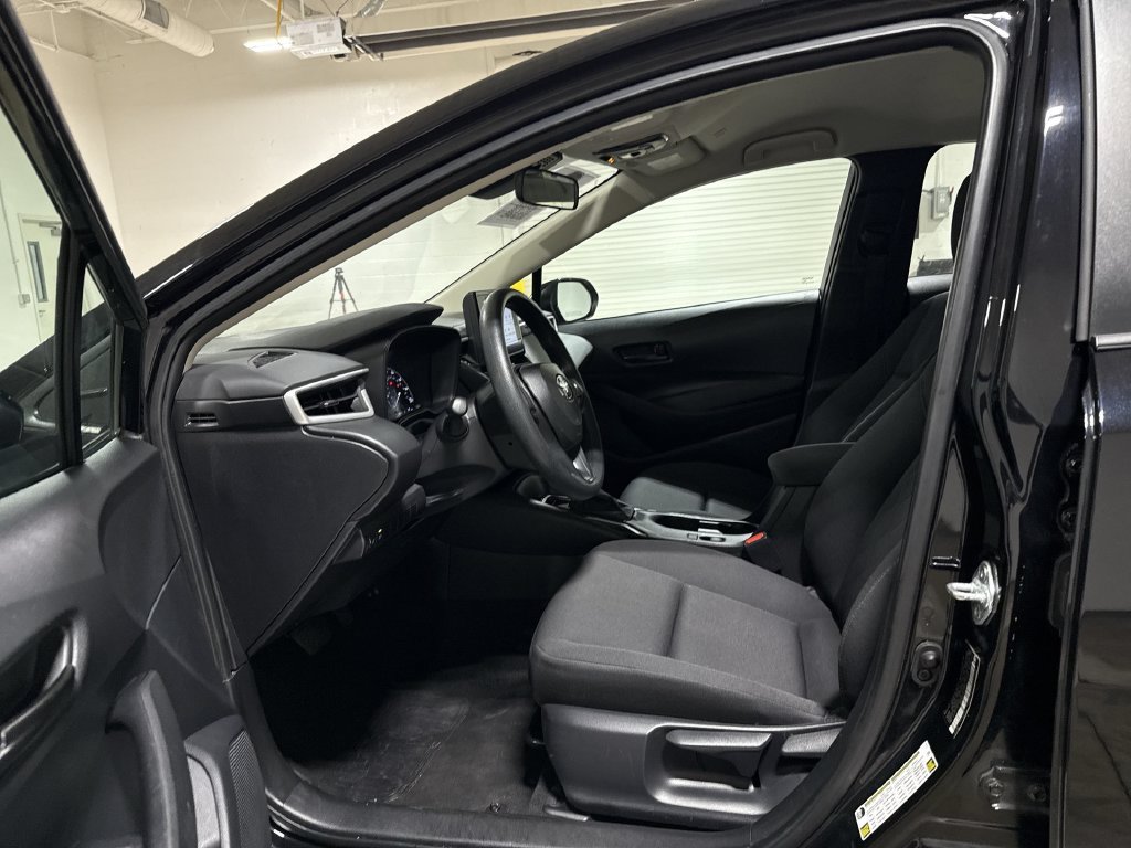 Used 2025 Toyota Corolla LE FWD image 19
