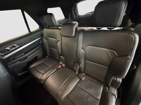 Used 2018 Ford Explorer XLT w/ Equipment Group 202A AWD/4WD image 15