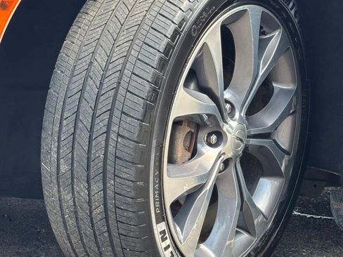 Used 2017 Chrysler Pacifica Limited FWD image 40