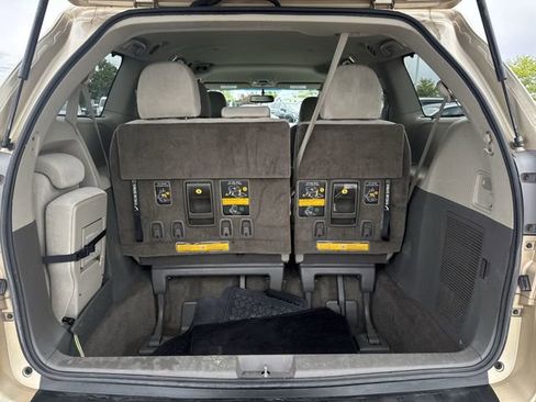 Used 2012 Toyota Sienna LE w/ Towing Pkg FWD image 24
