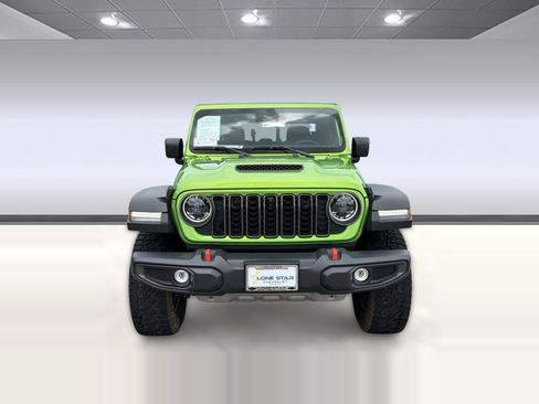 Used 2025 Jeep Gladiator Mojave w/ Convenience Group AWD/4WD image 5