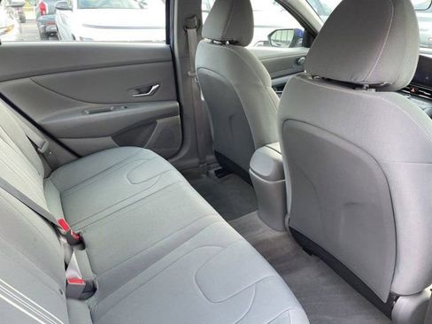 Used 2023 Hyundai Elantra SEL w/ Convenience Package FWD image 10