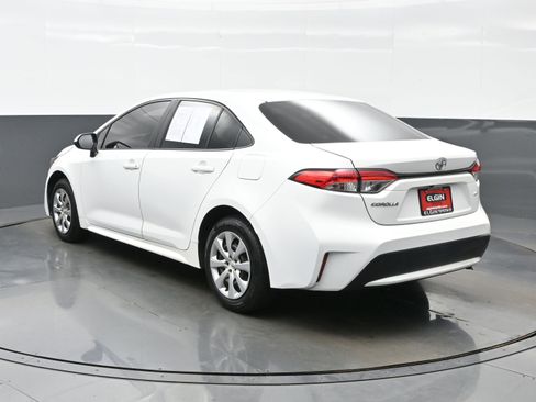 Used 2022 Toyota Corolla LE FWD image 4