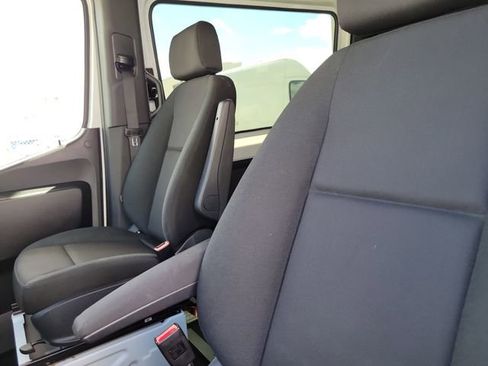 Used 2025 Mercedes-Benz Sprinter 2500 image 15