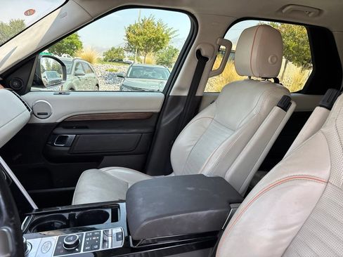Used 2018 Land Rover Discovery HSE AWD/4WD image 3