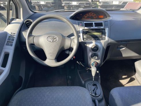 Used 2009 Toyota Yaris 4-Door Hatchback image 11