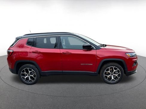 Used 2025 Jeep Compass Limited image 14