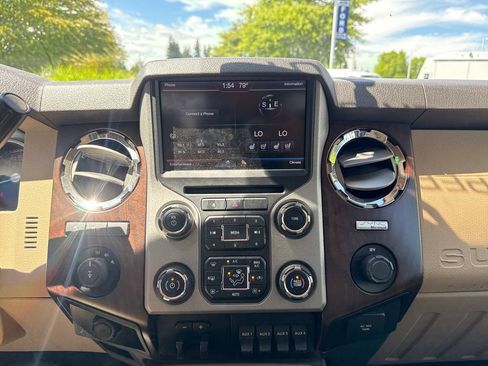 Used 2014 Ford F250 Lariat w/ Lariat Interior Package AWD/4WD image 24