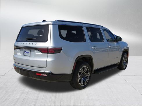 Used 2024 Jeep Wagoneer Series II AWD/4WD image 3
