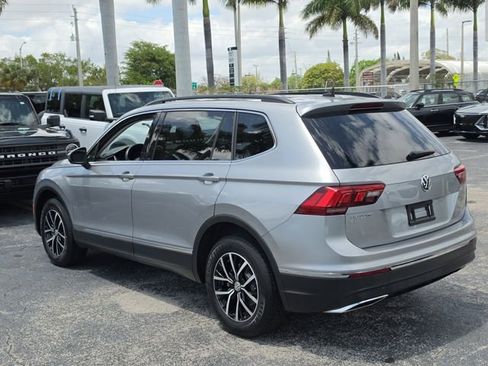 Used 2021 Volkswagen Tiguan SE w/ Panoramic Sunroof Package FWD image 4