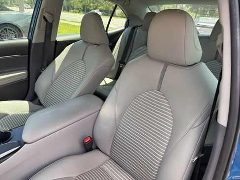 Used 2019 Toyota Camry SE FWD image 13