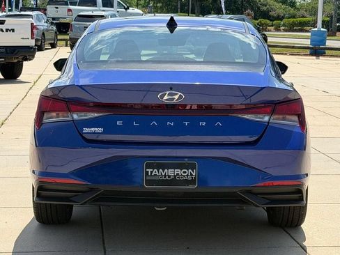 Used 2023 Hyundai Elantra SEL w/ Convenience Package FWD image 3