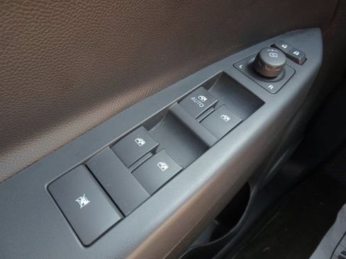 Used 2014 Chevrolet Captiva Sport LT w/ Convenience Package FWD image 23