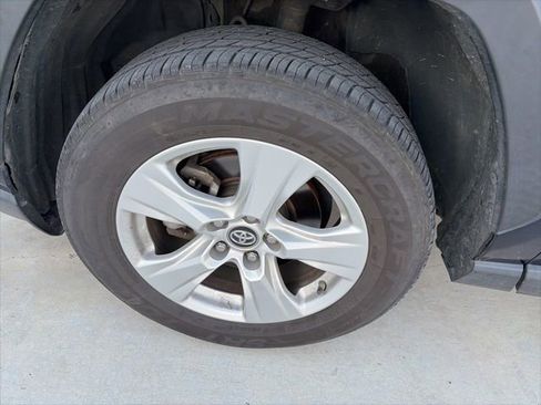 Used 2019 Toyota RAV4 XLE image 5