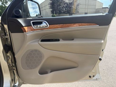 Used 2011 Jeep Grand Cherokee Overland AWD/4WD image 26