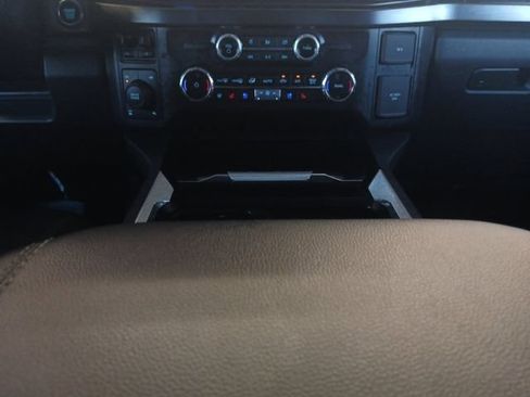 Used 2023 Ford F250 Lariat w/ Sport Appearance Package AWD/4WD image 4