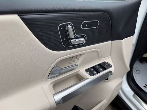 New 2025 Mercedes-Benz GLB 250 4MATIC image 11