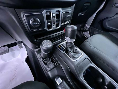 Used 2018 Jeep Wrangler Unlimited Sport S AWD/4WD image 29