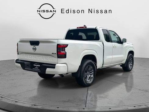 Used 2025 Nissan Frontier SV image 5