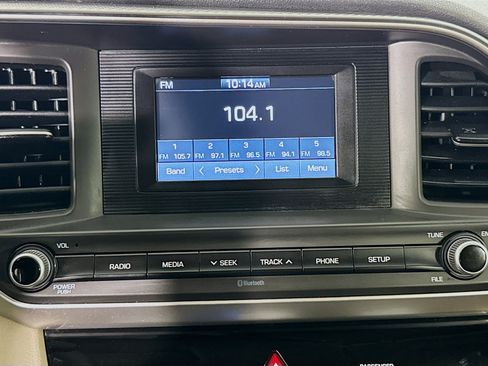Used 2019 Hyundai Elantra SE FWD image 16