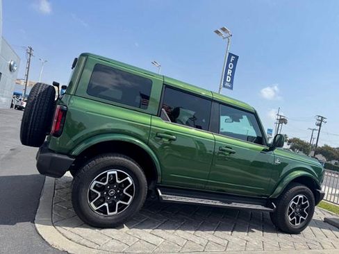 Used 2025 Ford Bronco Outer Banks AWD/4WD image 2