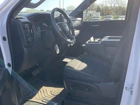 Used 2023 Chevrolet Silverado 1500 Custom Trail Boss w/ LPO, Dark Essentials Package image 6