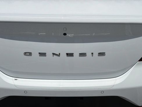 Used 2022 Genesis G70 3.3T RWD image 9