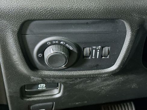 Used 2023 Jeep Grand Cherokee Laredo RWD image 17