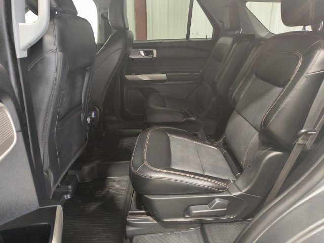 Used 2022 Ford Explorer Limited w/ Equipment Group 301A AWD/4WD image 15