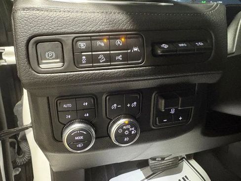 Used 2023 GMC Yukon XL Denali w/ Denali Reserve Package AWD/4WD image 18
