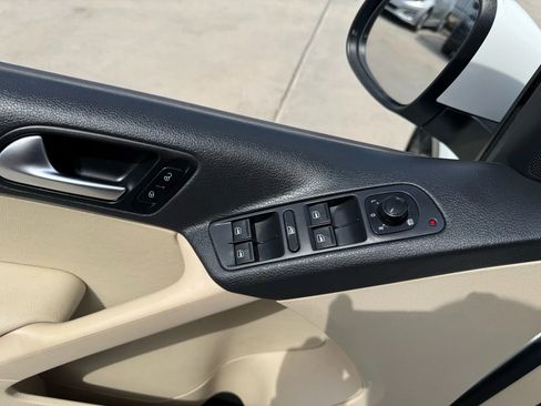 Used 2016 Volkswagen Tiguan S image 22
